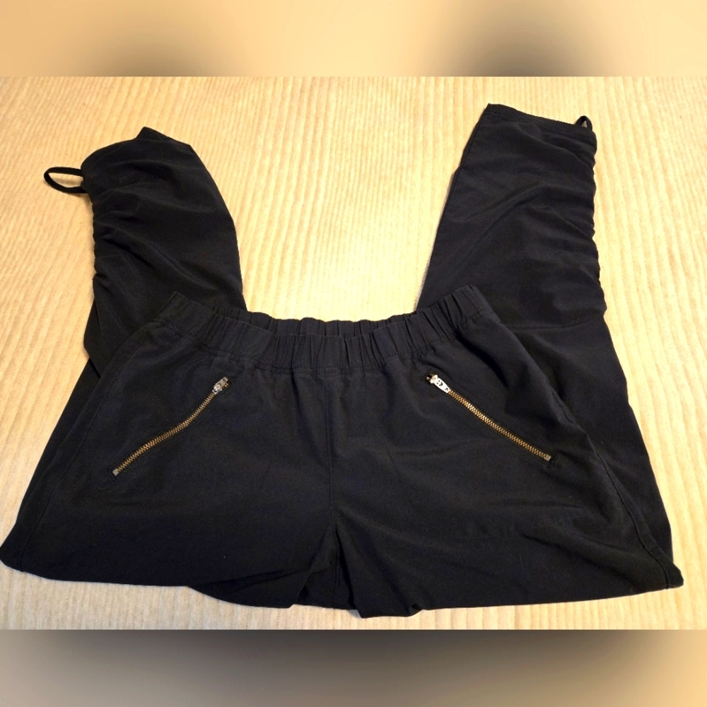 ATHLETA BLACK JOGGERS WITH RUCHED ANKLES. SIZE 6.